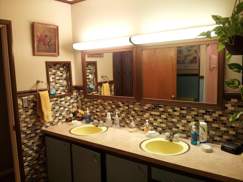 Kountry Living Bed And Breakfast Онеонта Экстерьер фото