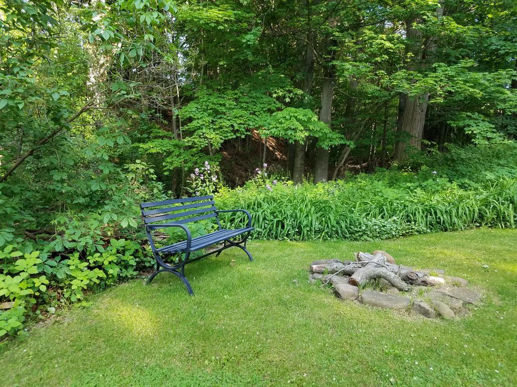 Kountry Living Bed And Breakfast Онеонта Экстерьер фото