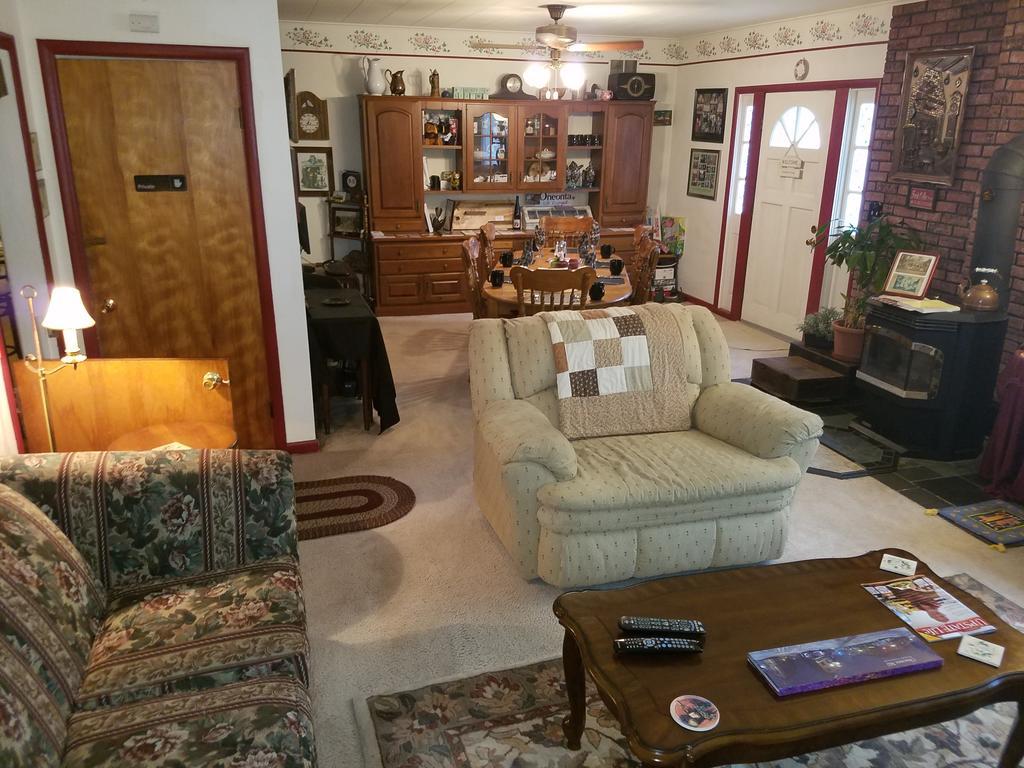 Kountry Living Bed And Breakfast Онеонта Экстерьер фото